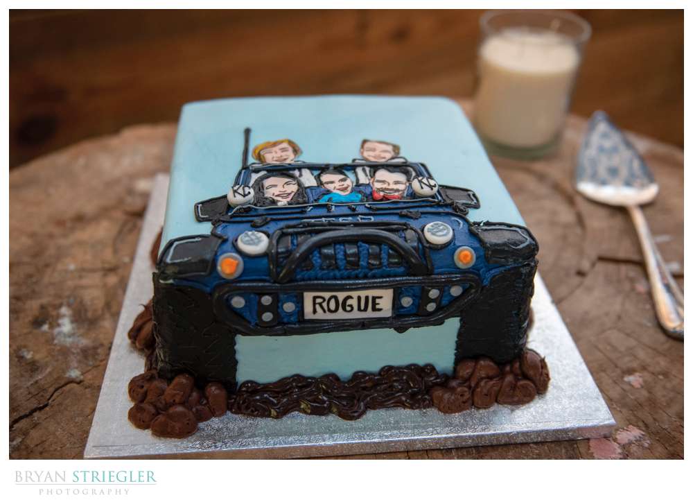 Groom's cake with jeep