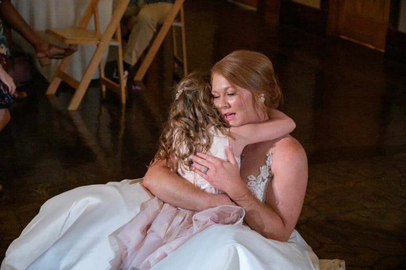 bride hugging daughter