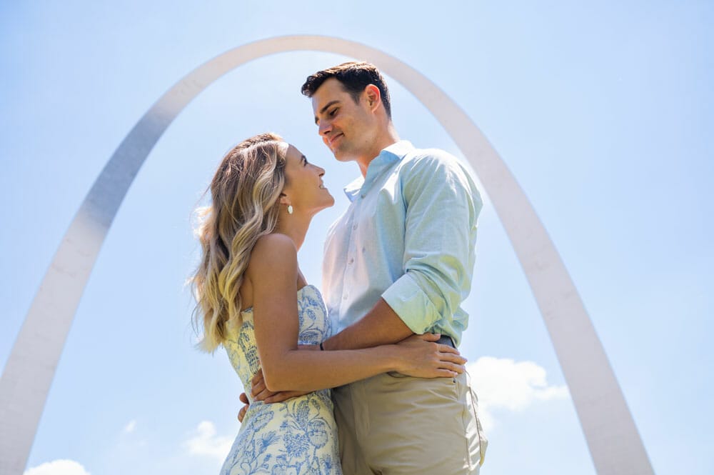 St._Louis_engagement_session_around_the_Arch_17_w3kyiy