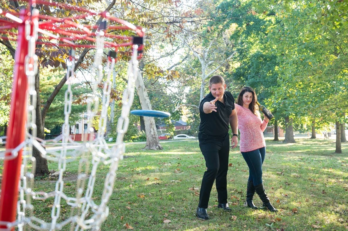 engagement photo with disc golf