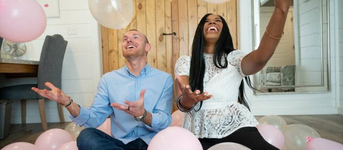 engagement photoshoot with balloons